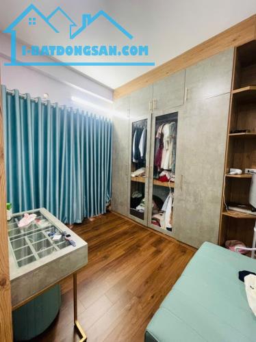 Bán nhà Phố Trạm,Long Biên 5 tầng,40m,mt5m oto đỗ cửa nhỉnh 10 tỷ