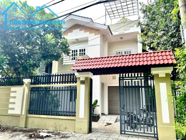 Bán biệt thự 20 tỷ,12.5 m x 20m, 3 lầu, mặt tiền đường Lộ Tẻ, Phường Tân Tạo A
