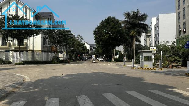 🌳 Bán Đất Xuân La 140m² Xây Biệt Thự – Đường 16m – View Công Viên – Gần Hồ Tây – Chỉ 56 T