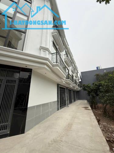 Bán Nhà 3T*50m2 gần Đ.Học Thể Thao-ngõ rộng ôtô đỗ cửa-sát chợ-Giá 3.95 tỷ