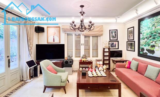 🔅 BIỆT THỰ VIP MẶT PHỐ NGUYỄN GIA THIỀU, HOÀN KIẾM 255M2 #T MT 8.5M, CHỈ 250 TỶ 🔅