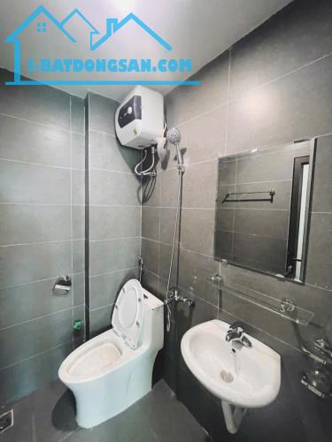 Nhà dân xây phố Dương Quảng Hàm, vị trí đẹp, nội thất đầy đủ, 20m ra mặt phố, 35m* 5 tầng