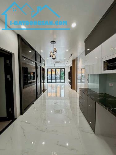 Bán nhà mặt phố Nguyễn Khuyến- Đường đôi- 85m2x 5 tầng - Thang máy - Giá 26 tỷ