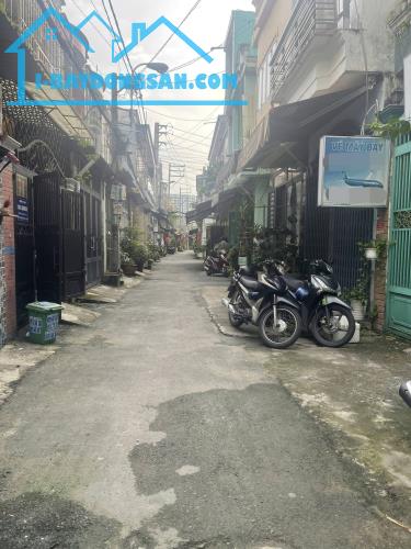 NHÀ HẺM XE HƠI THÔNG KHU 38HA - SÁT DƯƠNG THỊ GIANG- 2 TẦNG 50M2 - 3 PHÒNG NGỦ. CHỈ 5.1 TỶ