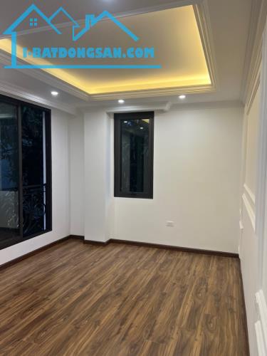 Bán nhà kinh doanh phố Vĩnh Phúc, quận Ba Đình, 93m2 x 6 tầng, mặt tiền 4m, 17 tỷ rưỡi!