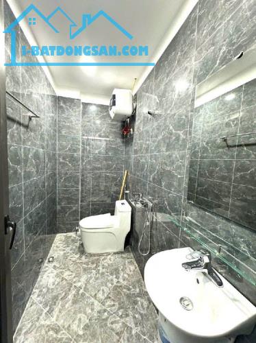 Bán Gấp Nhà 7 Tầng Thang Máy Ngọc Hồi Thanh Trì - Ô Tô Vào Nhà - 11 Phòng full - Hơn 14 Tỷ