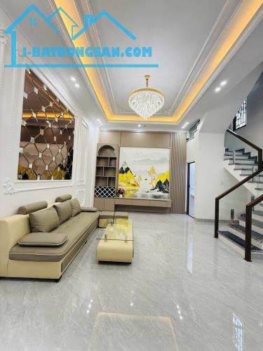 .Nhà đẹp 3 tầng ngõ đẹp phố Nguyễn Công Trứ