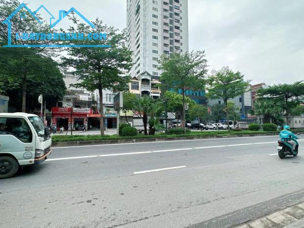 Bán gấp nhà 3 tầng mặt phố Lê Trọng Tấn, 171m2, mặt tiền rộng 9m, 2 thoáng trước sau, vị t