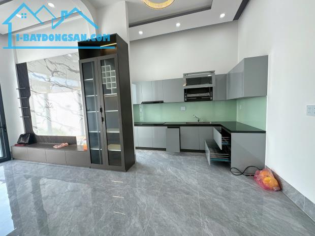 Bán nhà mới xây Bình Phú,đường oto giá 1,5 tỷ