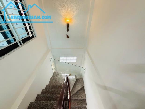Bán nhà Hồ đắc di 6 tầng, MT: 5,3m, ở ngay (Thông tin Thật)