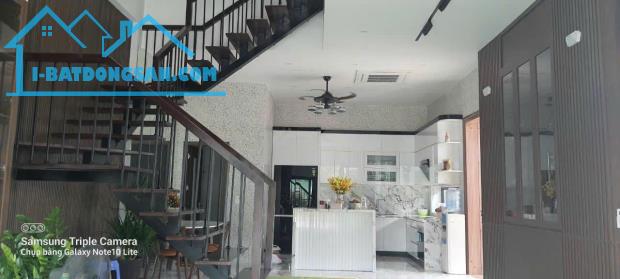 Bán LÔ GÓC khu đấu giá Cự Khối đường 15m, tặng nhà 3,5 tầng mới đầy đủ công năng sử dụng