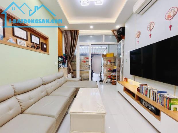Nhà mới 3 tầng mặt tiền Đường số 49 Tân Thuận (Bình Thuận cũ) Q7. 60m2 giá chỉ 12.7 tỷ