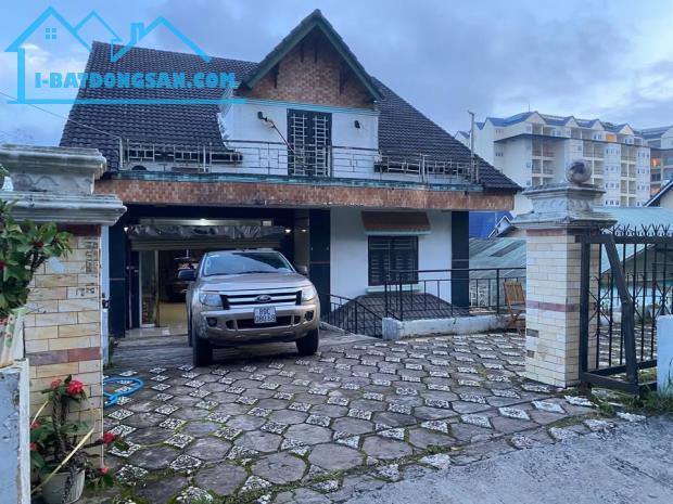 Cần bán căn Villa 2 mặt tiền Mai Anh Đào - Trần Đại Nghĩa P8 Đà Lạt