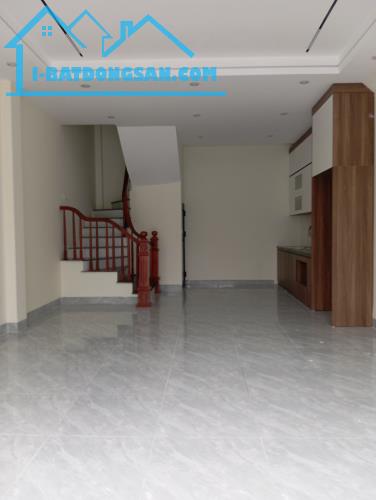 BÁN NHÀ BÃI THỤY ĐỒNG, THÁP, ĐAN PHƯỢNG 42 m², 4 tầng. Giá 5,3 tỷ, ô tô vào nhà