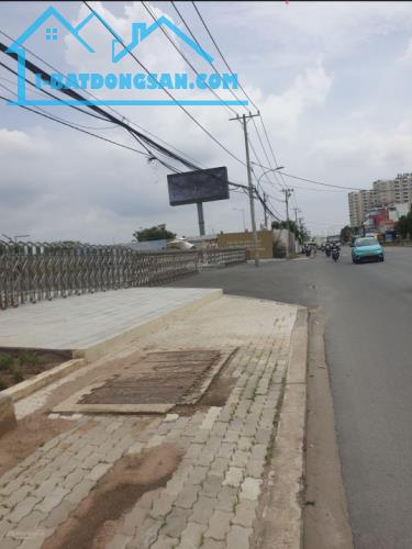 Bán nền biệt thự KDC Hoàng Anh Minh Tuấn, TP Thủ Đức, DT: 5x25m, giá 115 tr/m2, trục chính
