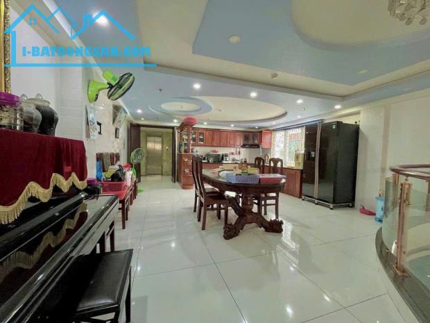 Giảm mạnh 4 tỷ nhà hẻm 1122 Quang Trung 5 lầu ngang 5.8m 90m2 có T.máy gần Emart 14 tỷ.