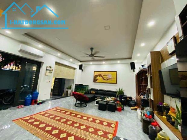 BÁN NHÀ PHÂN LÔ HOÀNG QUỐC VIỆT, 2 THOÁNG, DT 82M, Ô TÔ VÀO NHÀ, CHÀO 18 TỶ