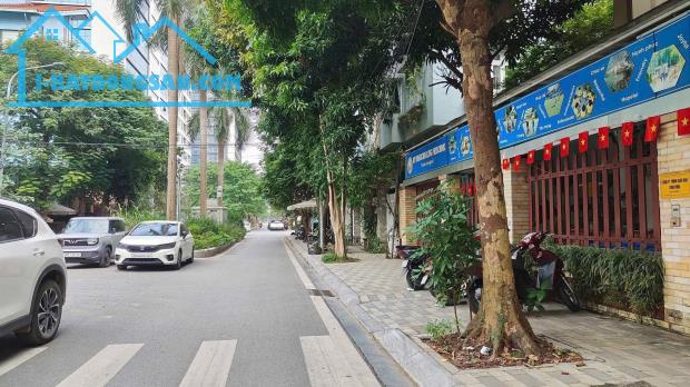 SIÊU PHẨM BIỆT THỰ VƯỜN ĐÀO, QUẬN TÂY HỒ : 240M2 - 4 TẦNG - AN NINH TUYỆT ĐỐI