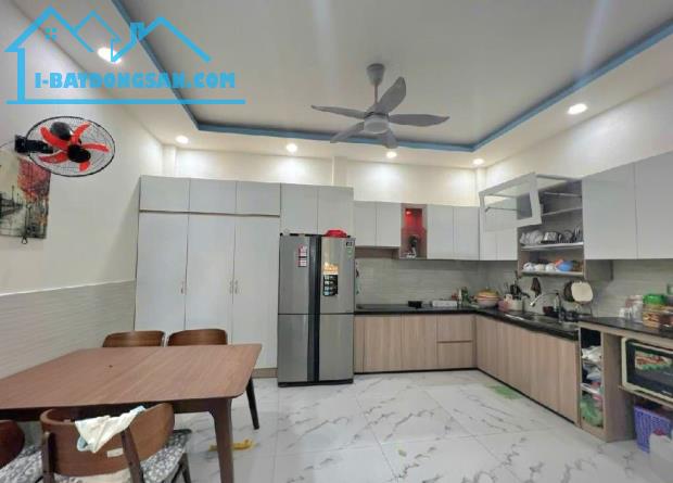 BÁN NHÀ ĐẸP CẠNH. KINH DƯƠNG VƯƠN.G - AEO.N MAILL - ( 5X14M )