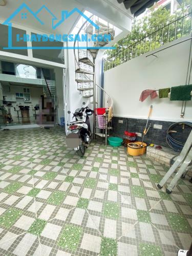 Chủ gửi BÁN NHÀ đường ô tô Quận 2 Cách Nguyễn Duy Trinh 80m, ngang ~6M Nhà 3 tầng Giá TL n