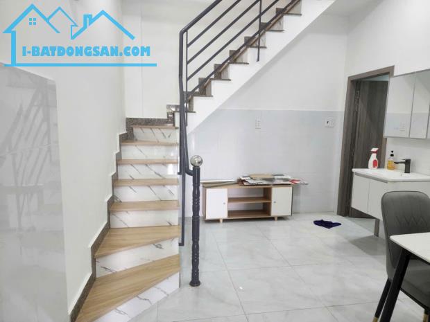 💥HIẾM 🚘 XE HƠI ĐẬU CỔNG NGÀY ĐÊM THOẢI MÁI - NHÀ MẶT TIỀN HẺM NHỎ XINH - 2 TẦNG - 45 m²