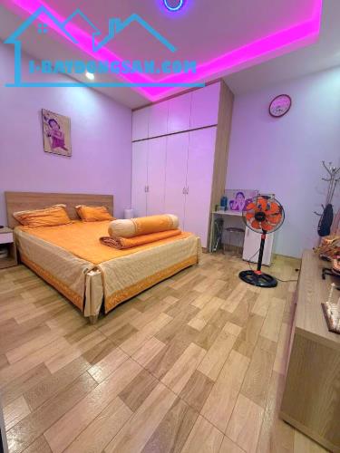 BÁN NHÀ ĐẸP CẠNH TỈN.H LỘ 10 - KHU TÊN LỬ.A - HẺM XE HƠI - ( 4X16M )