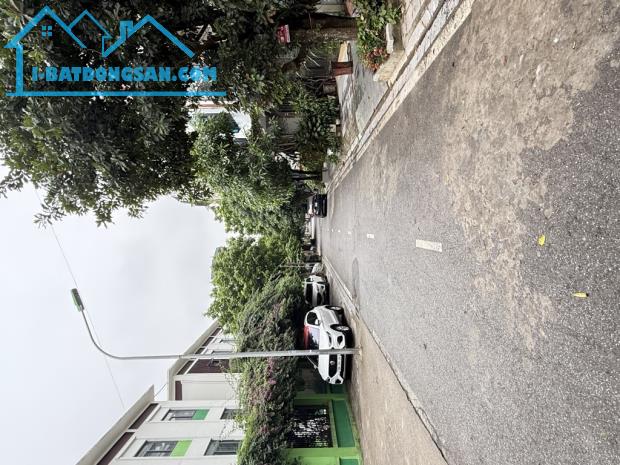 đất đấu giá Ngõ Cổng Đa sỹ,Kiến Hưng 50m mt5m vỉa hè ô tô tránh,KD,an sinh