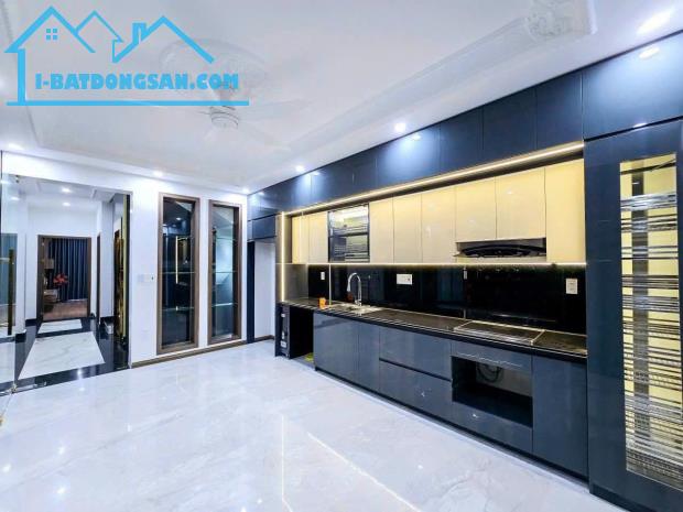 Nhà đẹp Võ Chí Công - Tây Hồ 44m2, 6 tầng thang máy, 4PN, hơn 9tỷ.