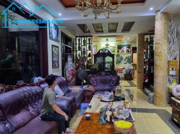 Hiếm niệt thự đẹp 4 tầng mặt phố đường 19-5, 210m2, mặt tiền rộng 10m, vị trí đẹp, kinh do