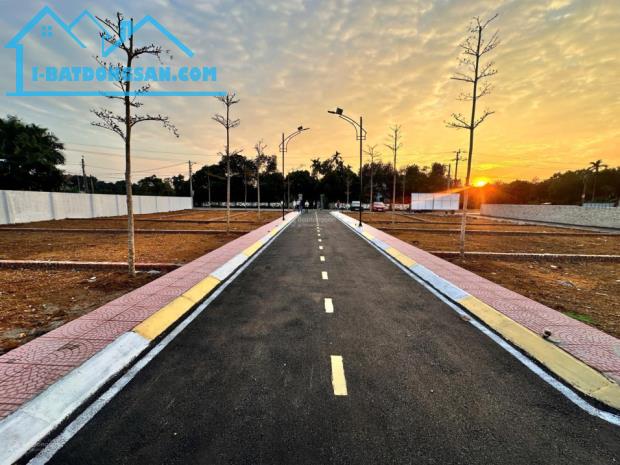 Bán gấp lô đất 100m2 full thổ cư sát cổng chính đại học Quốc gia khu CNC Hòa Lạc cách