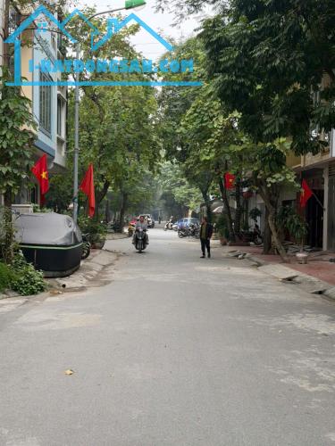 Bán đất dịch vụ Mậu Lương, đường phân lô vỉa hè - ô tô tránh nhau, ko lỗi phong thủy