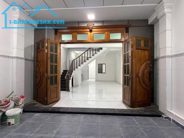 Mặt tiền Tân Hòa 2, Hiệp Phú – Ô tô đậu cửa – Dt 93m²(5.7x17m)