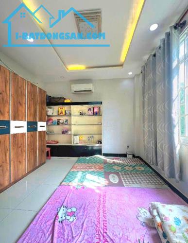 BÁN NHÀ ĐẸP CẠNH TÂ.N KỲ TÂN QUÝ - ĐƯỜNG XE TẢI - 4PN - ( 4.5X13M )