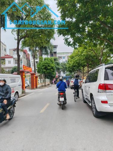 Mặt Phố Nguyễn Công Trứ la,Văn Quán 67m mt4.5m 3t cũ,ô tô tránh, an sinh tuyệt vời