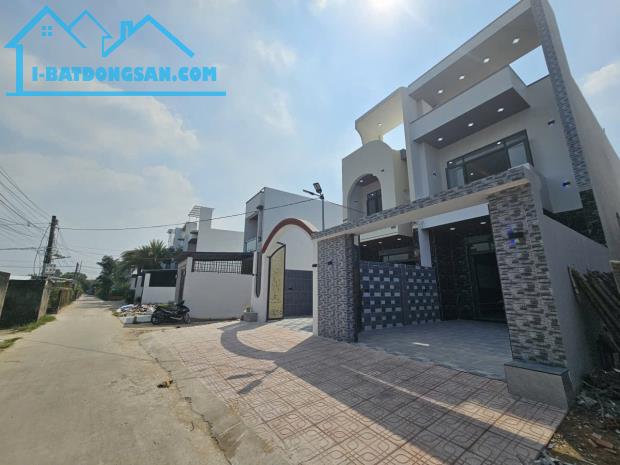 Nhà đẹp giáp chợ Bình Chánh, ngay KCN Cầu Tràm, 200m2, shr hoàn công