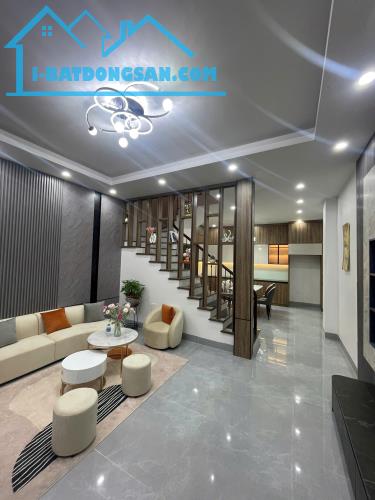 Mua bán nhà Trung tâm Ngọc Lâm - khu phỗ lõi - cách 10m ra Ô tô tránh - Full tiện ích