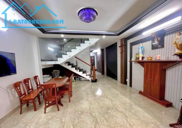 MẶT TIỀ.N NỘ.I BỘ SÁT KÊNH THA.M LƯƠN.G - AEO.N MAILL TPHU - ( 5X16M )