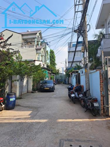 HẺM XE HƠI TRÁNH NHAU, NGANG HƠN 7m, SÁT PHẠM VĂN ĐỒNG, 7,3X50 CHỈ 19,7 TỶ.
