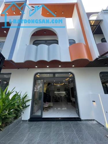 Bán Nhà ngay KCN Cầu Tràm, 5 x 17m, SHR có hoàn công