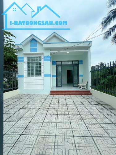 Bán nhà mới xây,thổ cư 100%,có chủ quyền nhà tại TP Bến Tre.Gía 1,3 tỷ