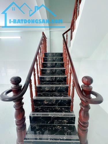 Bán nhà 1 trệt 1 lầu vừa xây xong có đầy đủ chủ quyền.Gía 1,5 tỷ tại TP Bến Tre