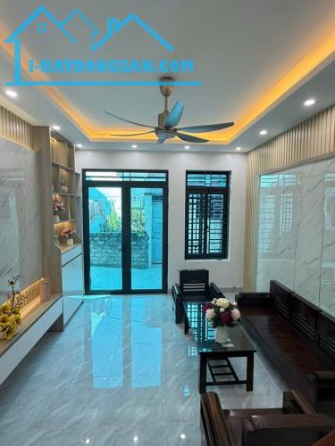 Bán căn nhà 2 tầng ngõ phố Lê Viết Hưng, ph Ngọc Châu, TP HD, 51m2, mt 4m, 3 ngủ, 2vs