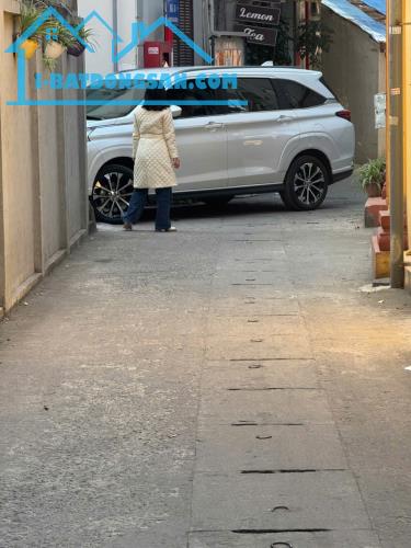 HÓT! XUÂN LA - NGOẠI GIAO ĐOÀN. DT: 68 M2, RỘNG: 6M. NHỈNH 200TR / M2. OTO ĐỖ CỬA.