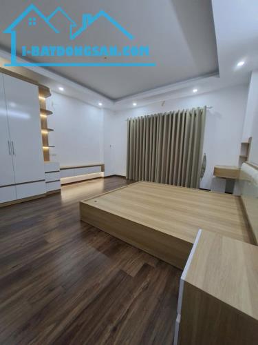 BÁT KHỐI. BÁN NHÀ ĐẸP .MỚI KOONG. 5 TÂNG. NHỈNH 6..TỶ