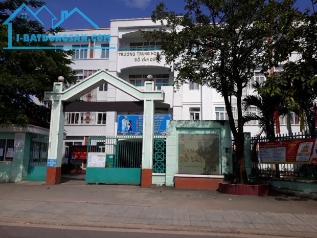 Lô đất đẹp MT Huỳnh Thị Mài Tân Hiệp Hóc Môn , DT300m2 . Giá chỉ 8.2 tỷ (TL)