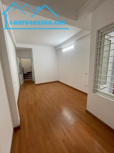 Hiếm! Nhà Phú Mỹ 36,5m2x5T, dân xây, KD, ngõ nông, ô tô gần - 7,2 tỷ