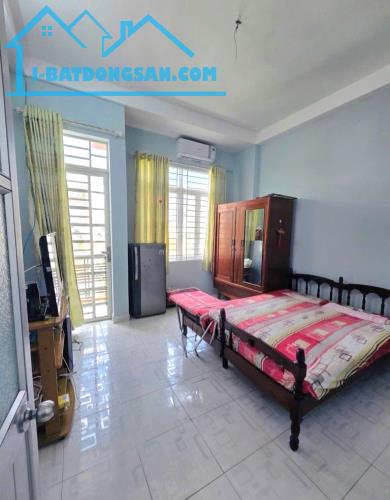 BÁN NHÀ ĐẸP CẠNH TÂ.N KỲ TÂN QUÝ - HẺM XE HƠI - 4PN - ( 4.2X18M )