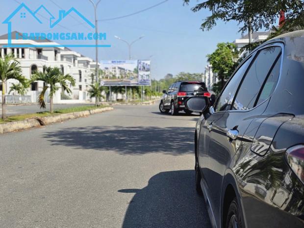Giá 14,8 tỷ. Biệt thự góc 2 mặt tiền trục chính Bửu Long 3, Song Ngữ Lạc Hồng. 13,7x20m.