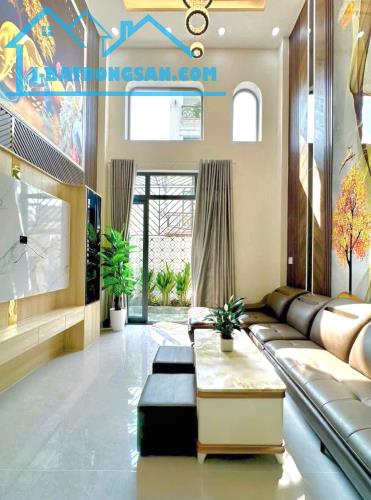 BÁN NHÀ ĐẸP SÁT TÂ.N KỲ TÂN QUÝ - ĐƯỜNG XE TẢI - 5PN - ( 4X18M )