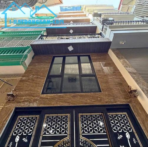 Nhà mới 40m2*7T- 17.3 tỷ- Gara thang máy- Ngõ thông 30m ra mặt phố Hoàng Văn Thái